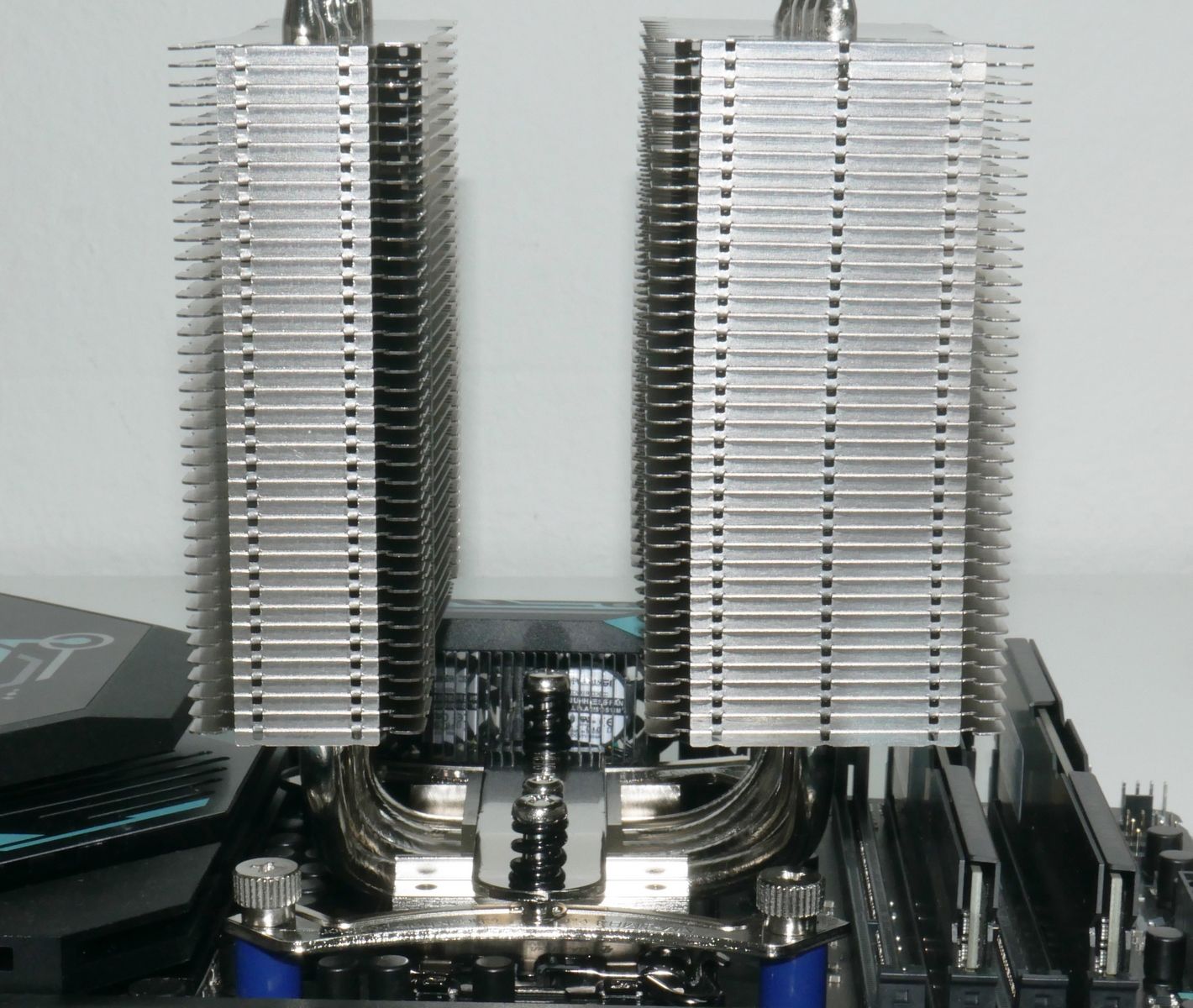 Review Noctua NH-D12L 29 Review Noctua NH-D12L 27