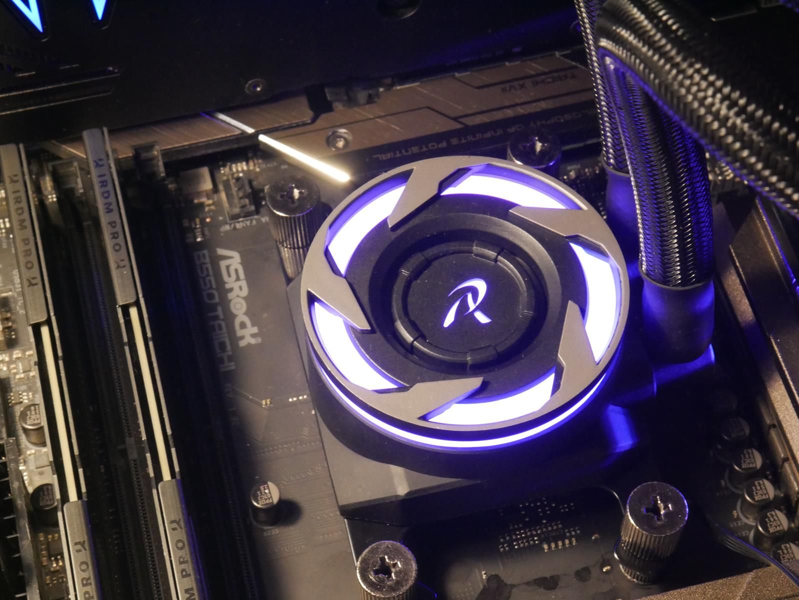 Review Raijintek EOS 240-RBW 25