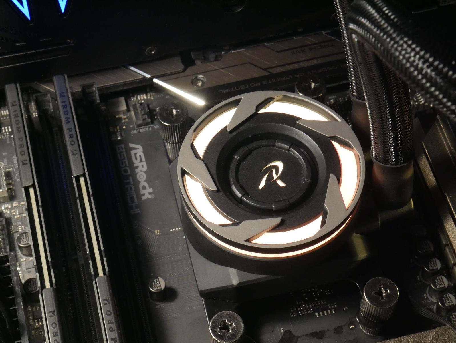 Review Raijintek EOS 240-RBW 27