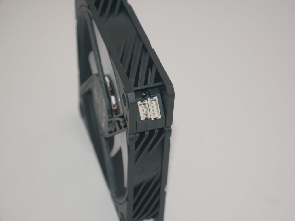 Review Silverstone Shark Force 120 ARGB 28