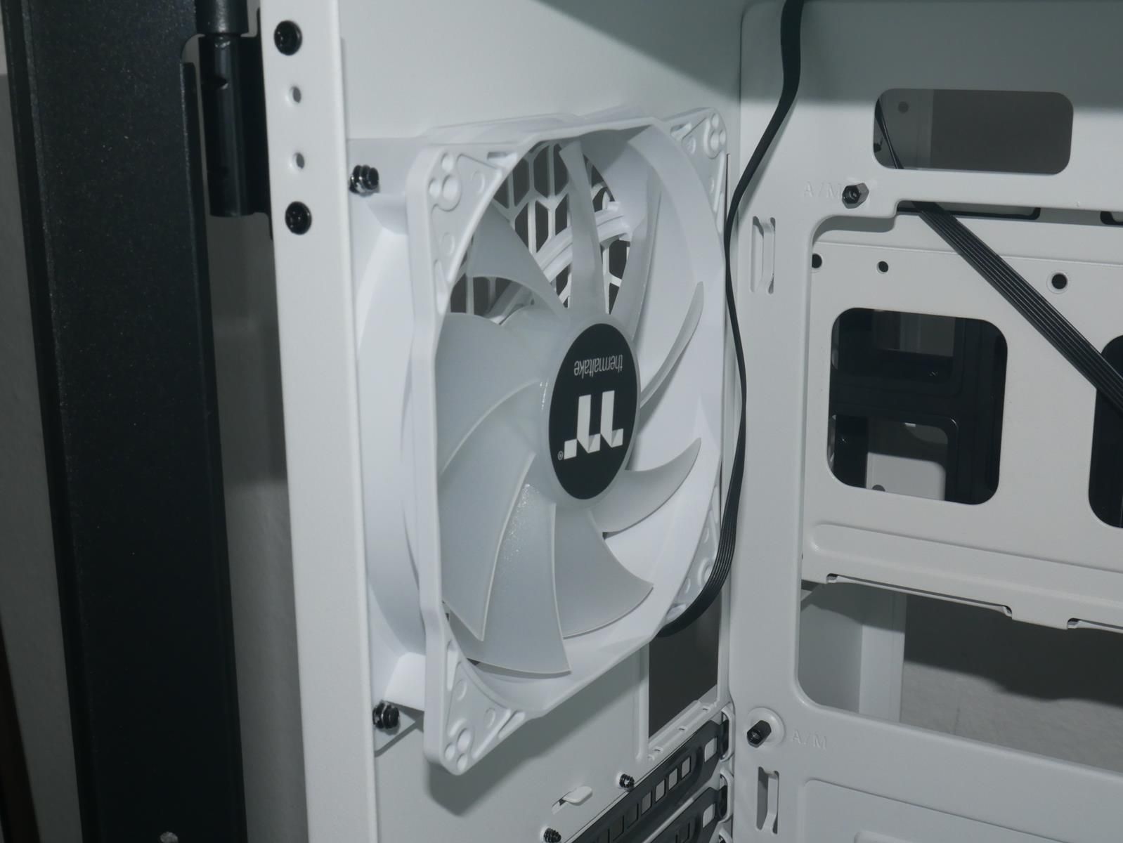 Review Thermaltake View 51 TG Snow ARGB 25