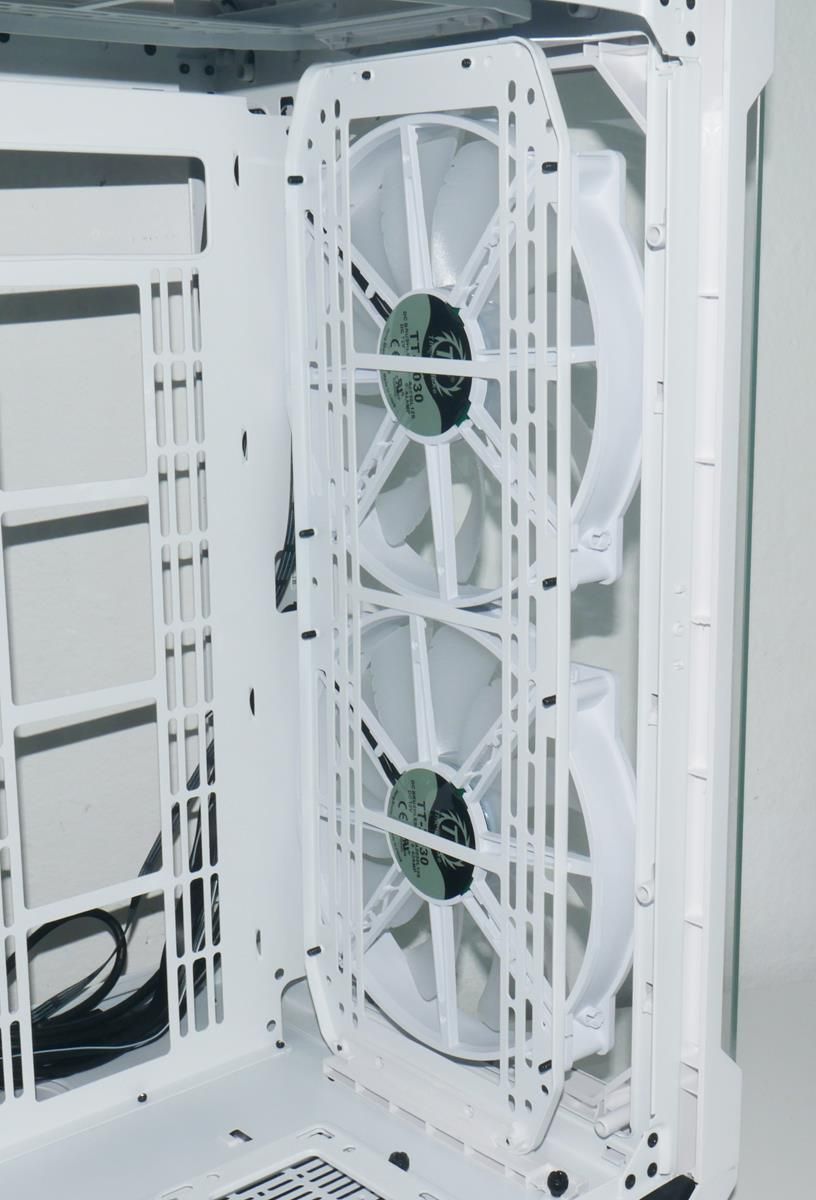 Review Thermaltake View 51 TG Snow ARGB 26 Review Thermaltake View 51 TG Snow ARGB 26