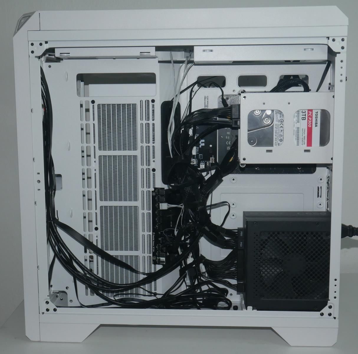 Review Thermaltake View 51 TG Snow ARGB 29