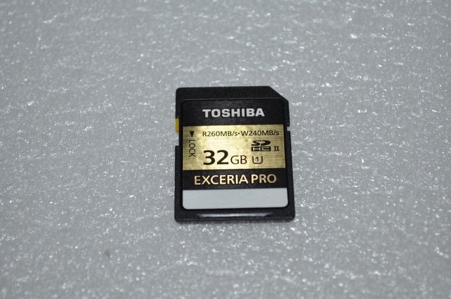 Review Toshiba Exceria PRO 32 GB 12
